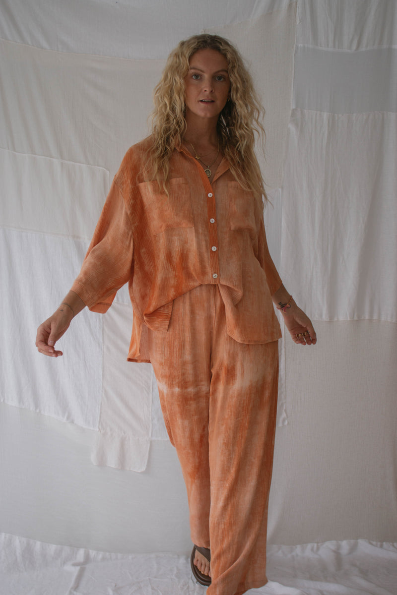 LADIES MOLLY TIE DYE SHIRT - BURNT ORANGE